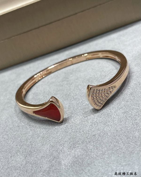 Divas' Dream Fan Open Cuff Bracelet - Image 3