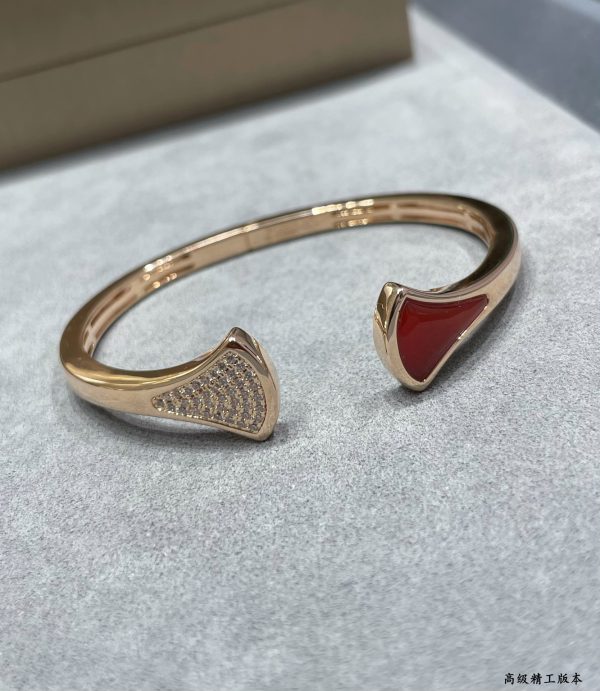 Divas' Dream Fan Open Cuff Bracelet - Image 4