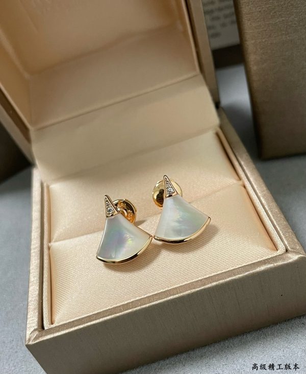 Divas' Dream Fan Stud Earrings (Premium Craftsmanship, 2 Colors) - Image 4