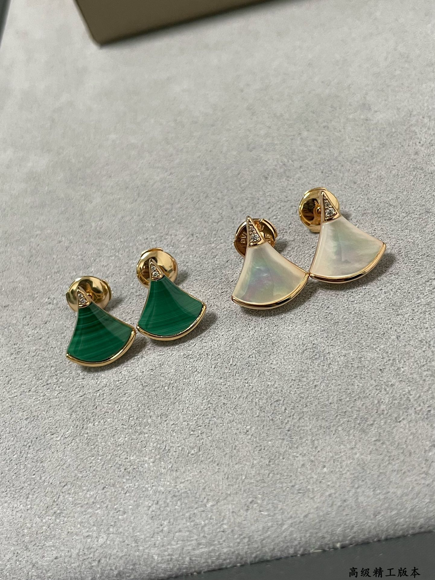 Divas' Dream Fan Stud Earrings (Premium Craftsmanship, 2 Colors)