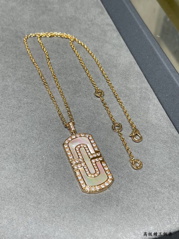 Parentesi Mother-of-Pearl Pendant Necklace - Image 4