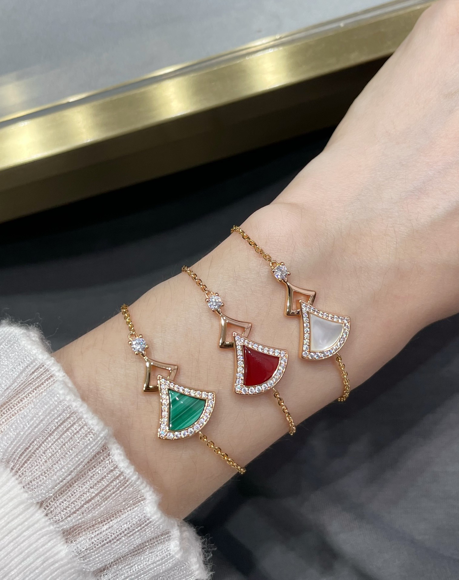 Divas' Dream Fan Charm Bracelet (Premium Craftsmanship, 3 Colors)