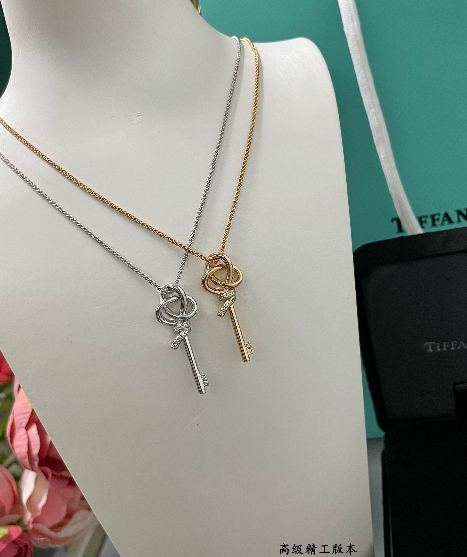 Heart Tag Style Jewelry Knot Key Pendant Necklace (Premium V-Gold Version, 2 Finishes)